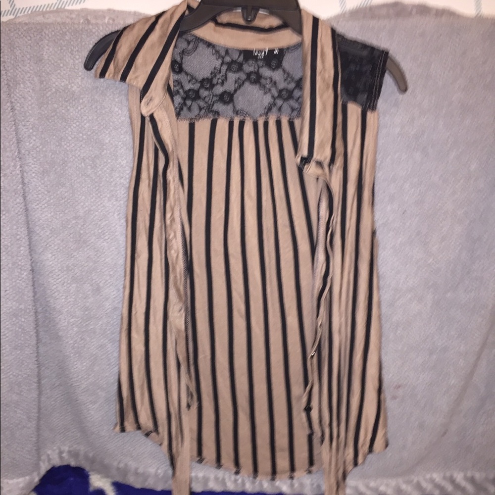 No Sleeve Botton Up Shirt